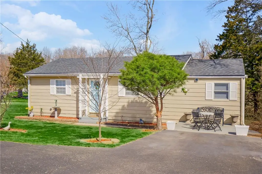 215 E Mary Street, Lansing, KS 66043 - #1