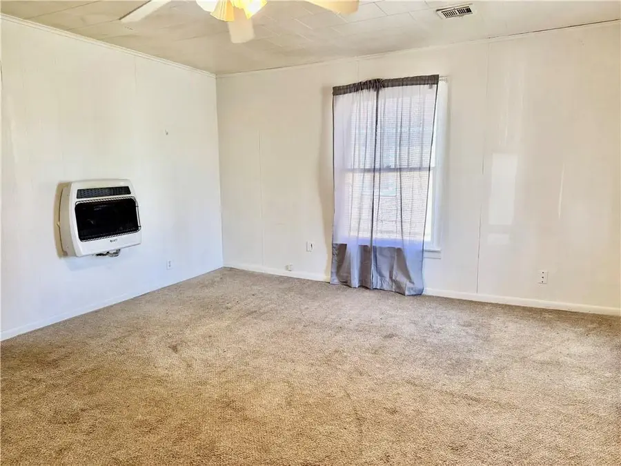 1719 East Avenue, Baxter Springs, KS 66713 - #2