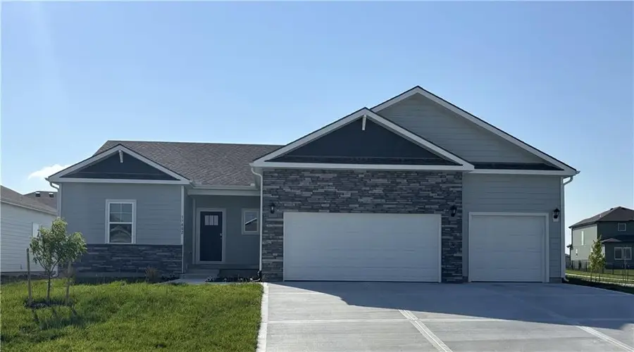 17827 Houston Street, Gardner, KS 66030 - #3