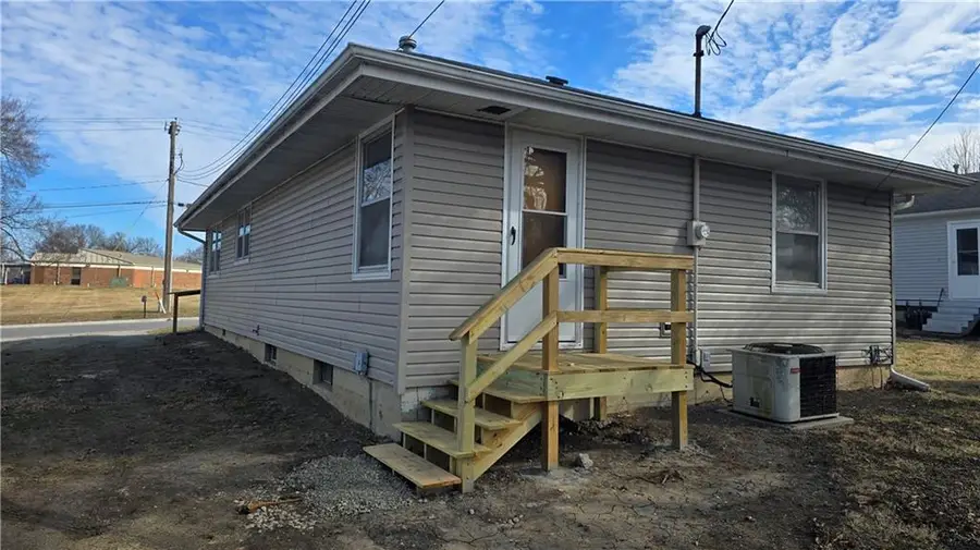 374 Woodrow Street, Chillicothe, MO 64601 - #2