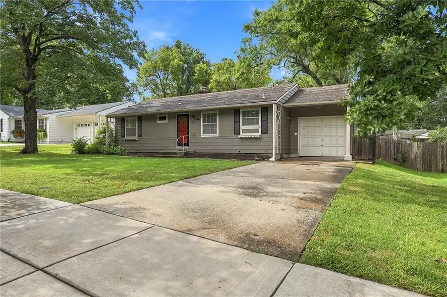 7208 Cherokee Drive, Prairie Village, KS 66208 - #3