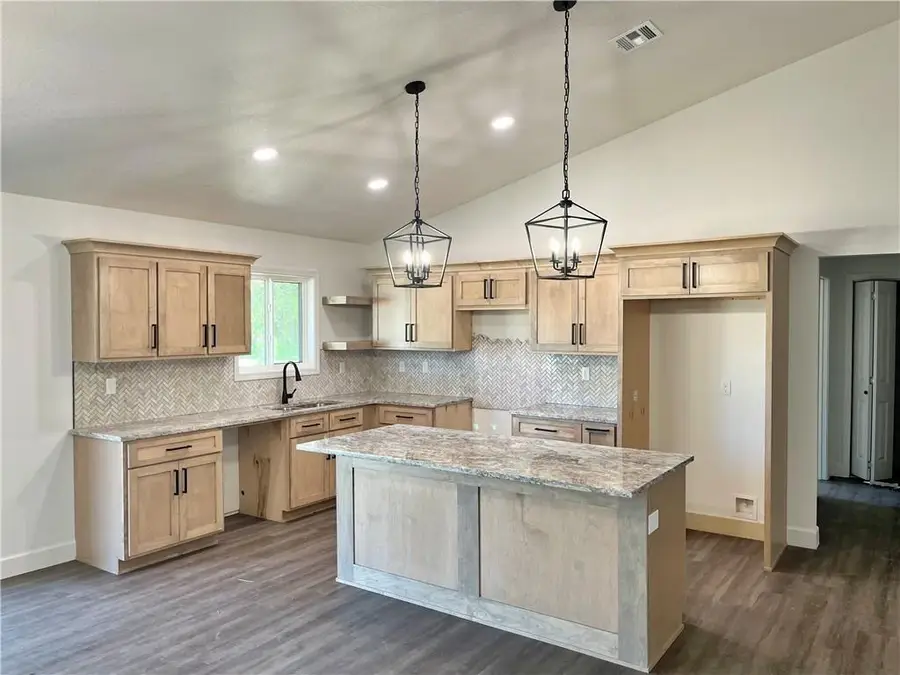 2101 E Cow Creek Lane, Pittsburg, KS 66762 - #2