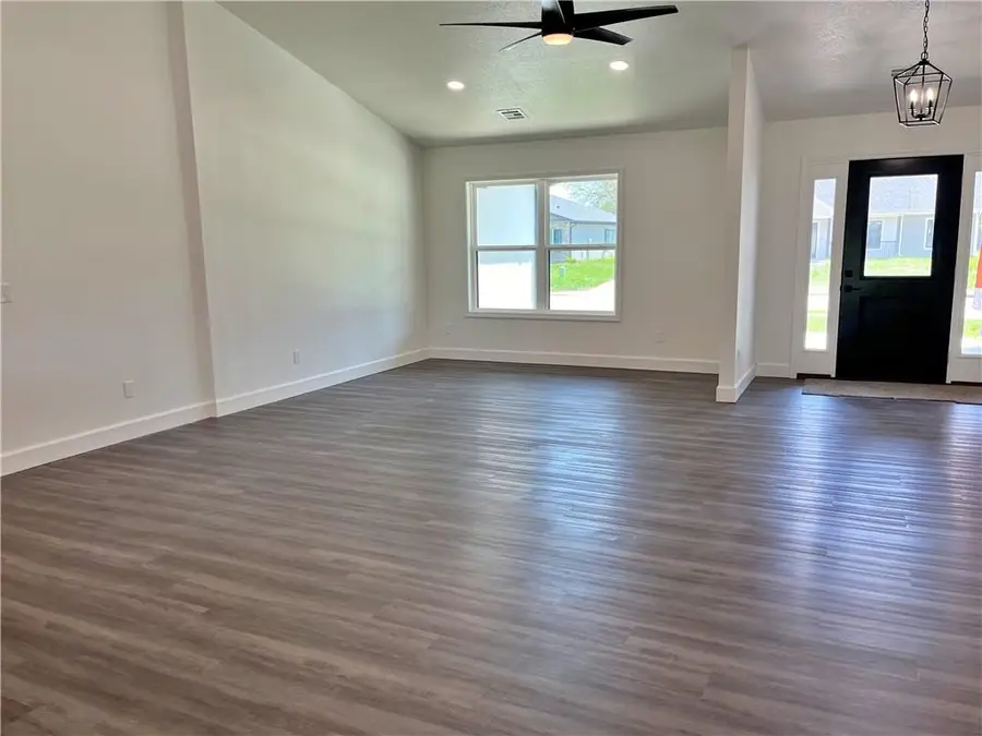 2101 E Cow Creek Lane, Pittsburg, KS 66762 - #3