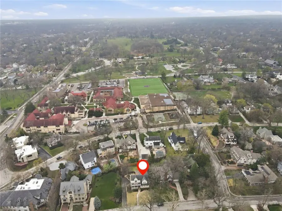 425 W 49th Terrace, Kansas City, MO 64112 - #3