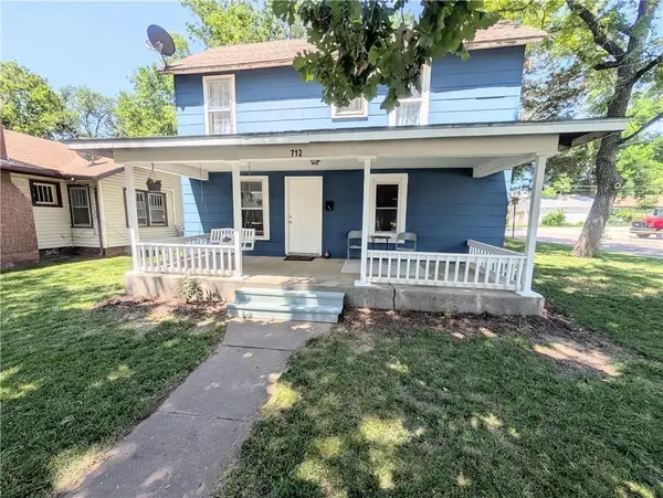 712 N Jefferson Avenue, Iola, KS 66749