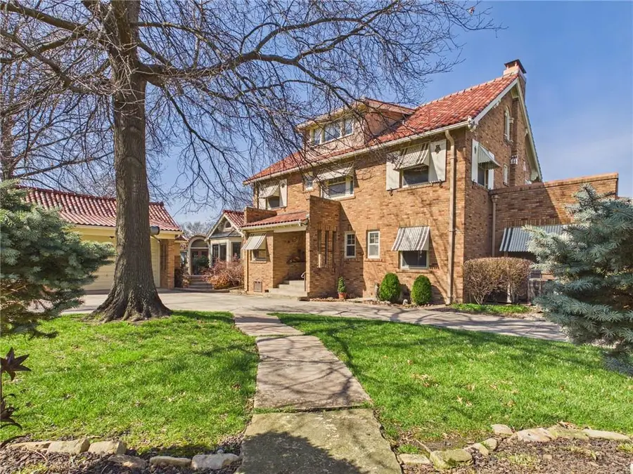 304 W 9th Street, Fort Scott, KS 66701 - #3