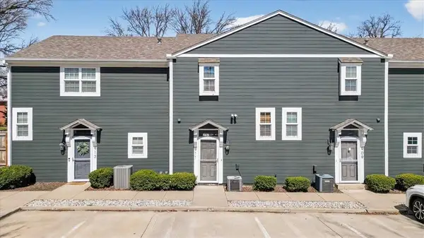 911 W 41st Place #911, Kansas City, MO 64111