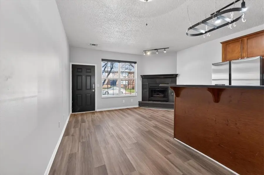 911 W 41st Place #911, Kansas City, MO 64111 - #3