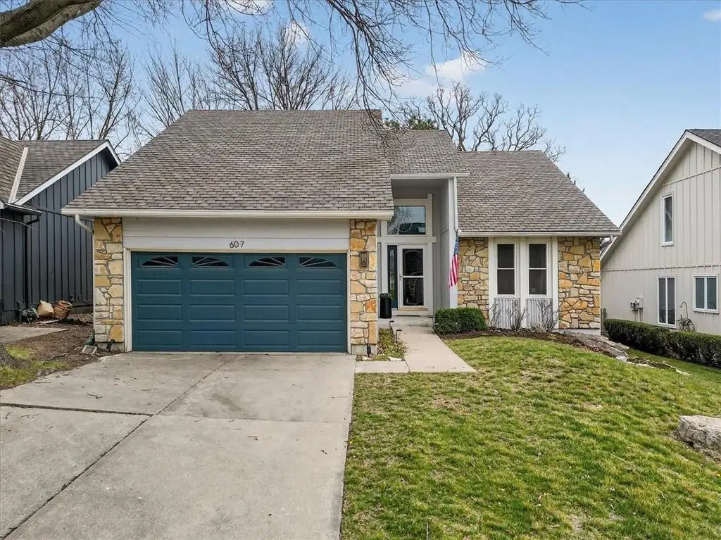 607 NE Pinehurst Street, Lees Summit, MO 64064 - #1