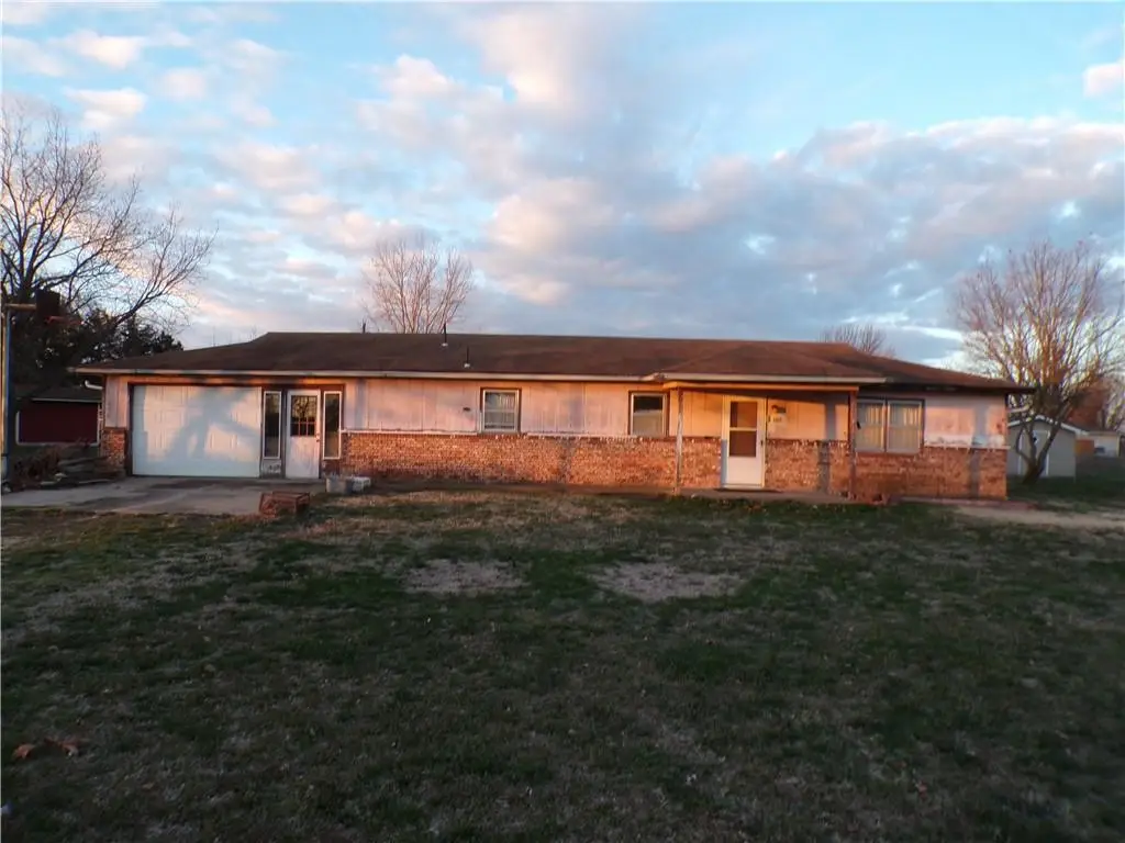 105 S Holiday Lane, Iola, KS 66749 - #1