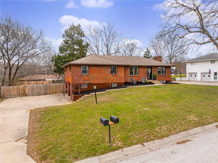 7509 N Baltimore Avenue, Gladstone, MO 64118 - #3