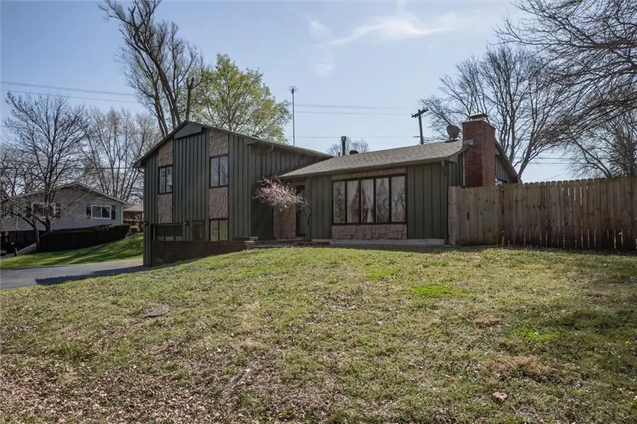 608 E 14th Terrace, Ottawa, KS 66067 - #2