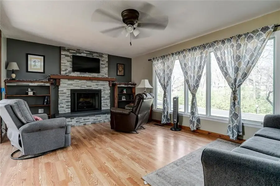 608 E 14th Terrace, Ottawa, KS 66067 - #3