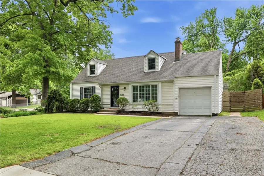 3901 W 73rd Terrace, Prairie Village, KS 66208 - #3