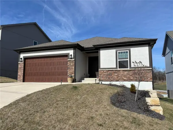 16104 Ryan Circle, Parkville, MO 64152