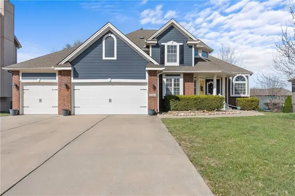 1008 SW Whistle Drive, Lee's Summit, MO 64082