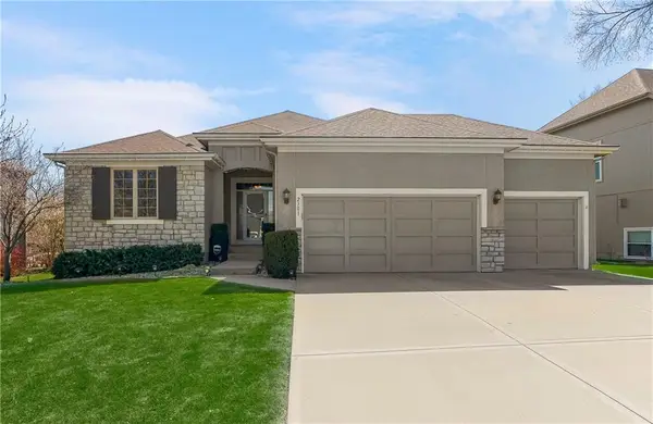 2301 W Piatt Lane, Olathe, KS 66061