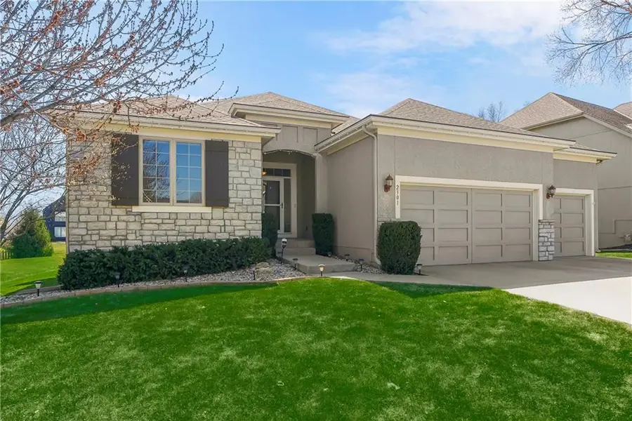 2301 W Piatt Lane, Olathe, KS 66061 - #2