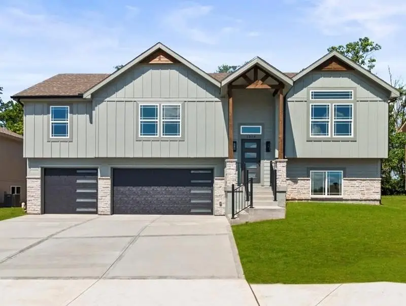 1103 N Eli Lane, Warrensburg, MO 64093 - #2