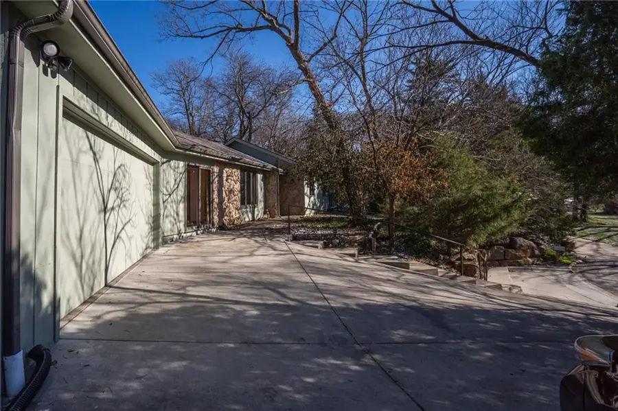 3008 Westdale Place, Lawrence, KS 66049 - #3