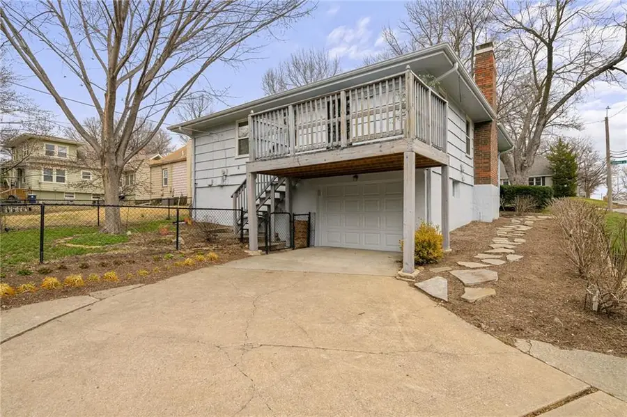 8830 8830 Ivanhoe Trail, Kansas City, MO 64131 - #3