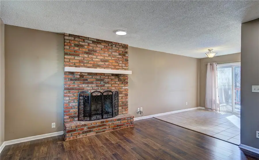 607 NE Karapat Drive, Kansas City, MO 64155 - #3