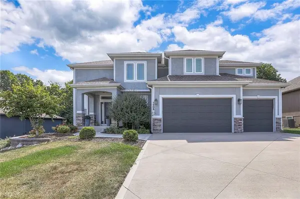 1305 NE Goshen Drive, Lee's Summit, MO 64064