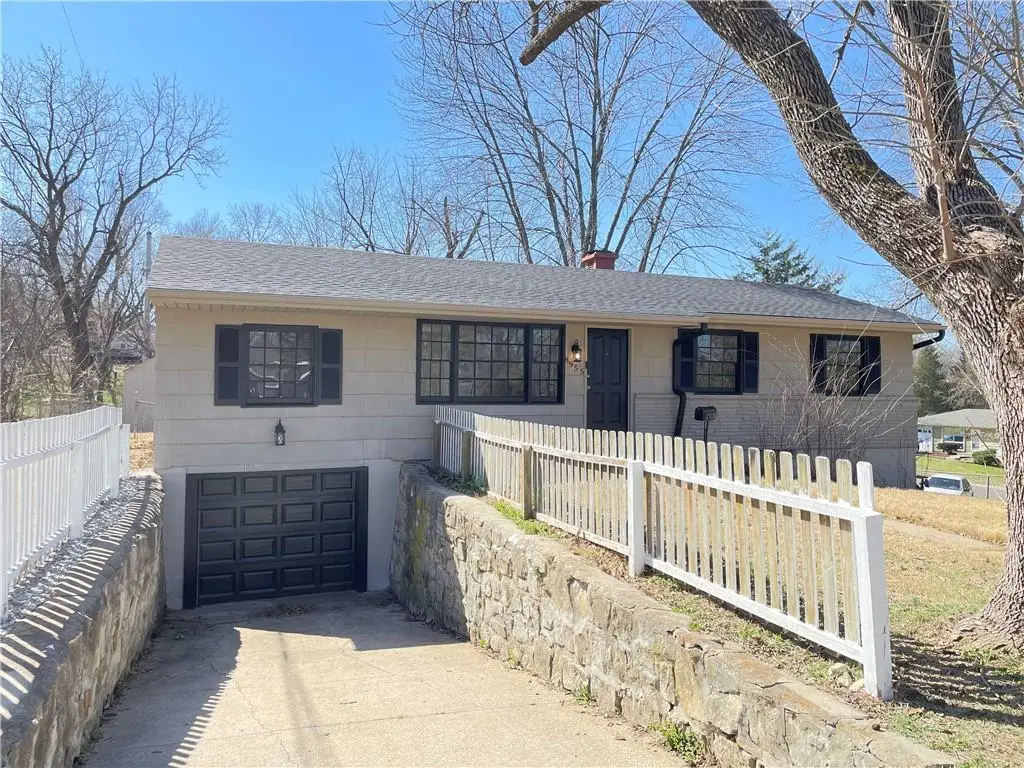 8955 E 54th Street, Raytown, MO 64133 - #1