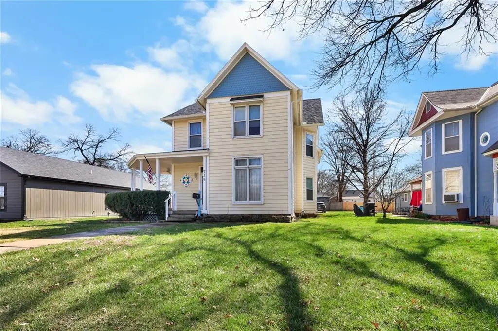 715 Main Street, Osawatomie, KS 66064 - #1