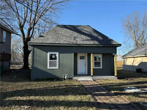 708 Pacific Avenue, Osawatomie, KS 66064