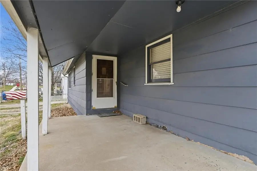 328 Walnut Avenue, Osawatomie, KS 66064 - #2