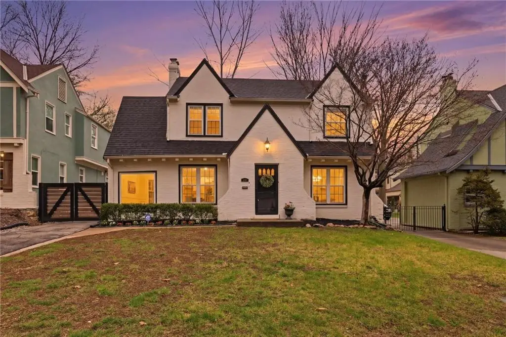 1263 W Gregory Boulevard, Kansas City, MO 64114 - #1