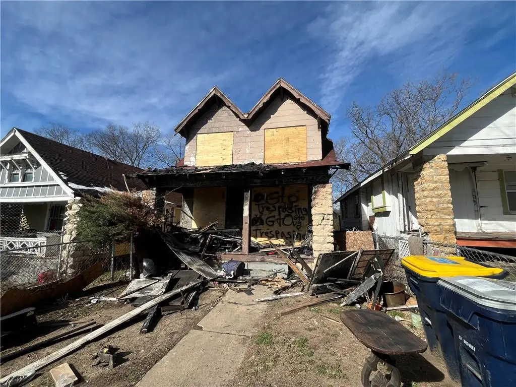 3910 Wabash Avenue, Kansas City, MO 64130 - #1