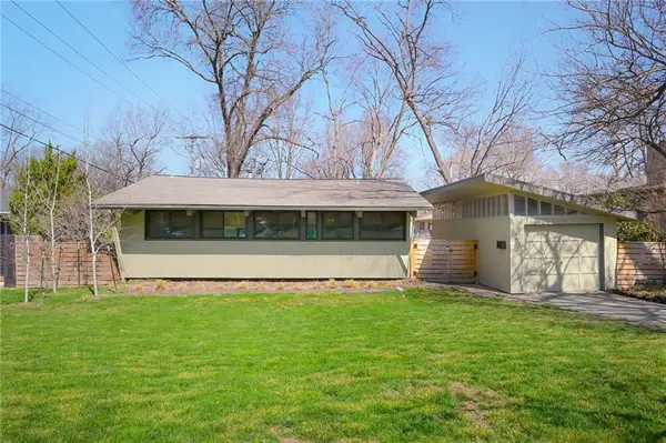 4504 W 78th Street, Prairie Village, KS 66208