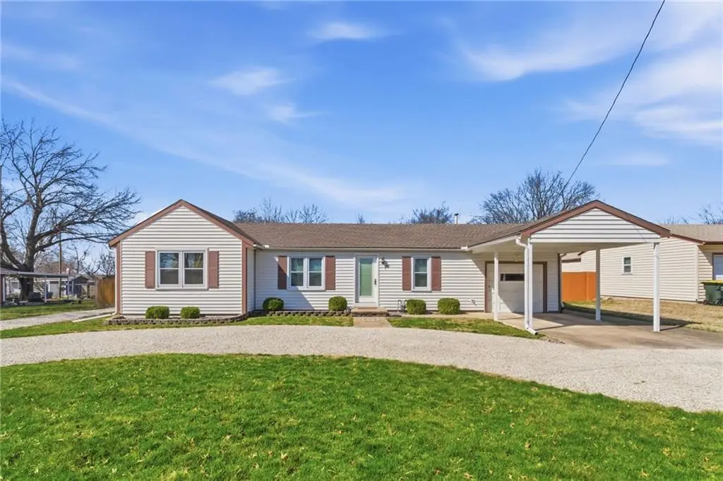 409 S Madison Street, Spring Hill, KS 66083 - #1