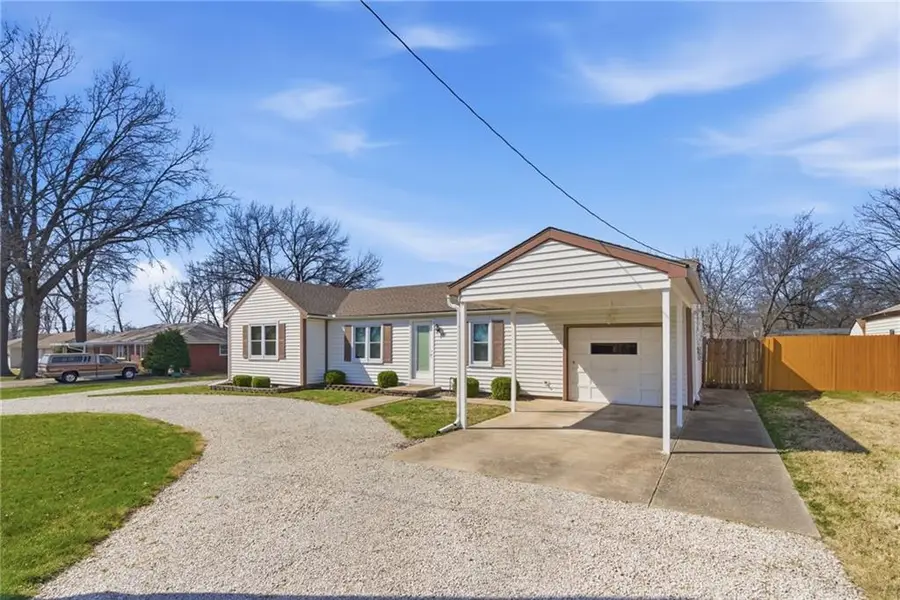 409 S Madison Street, Spring Hill, KS 66083 - #2