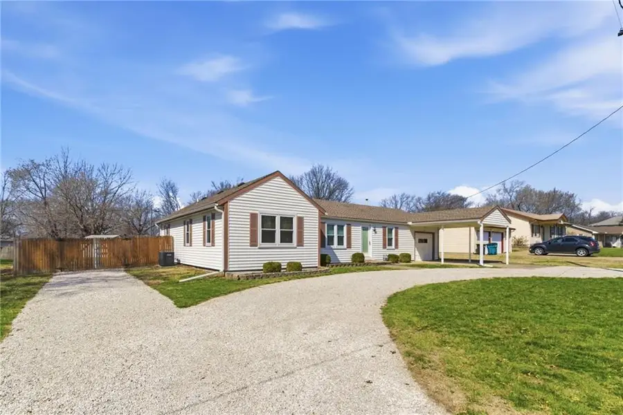 409 S Madison Street, Spring Hill, KS 66083 - #3