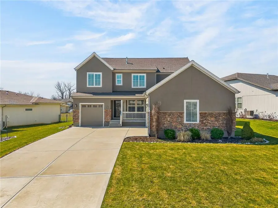 8200 N Sycamore Avenue, Kansas City, MO 64158 - #2