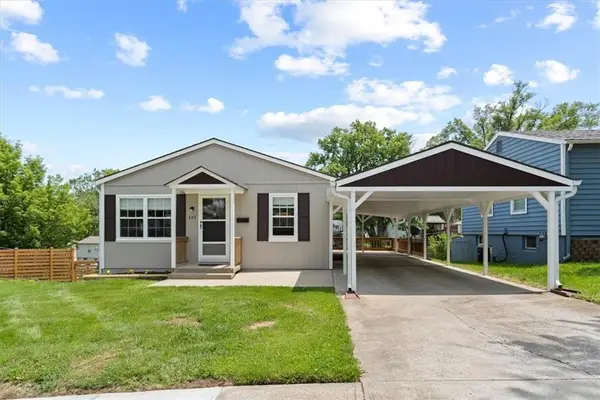 307 E 3rd Drive S, Independence, MO 64050