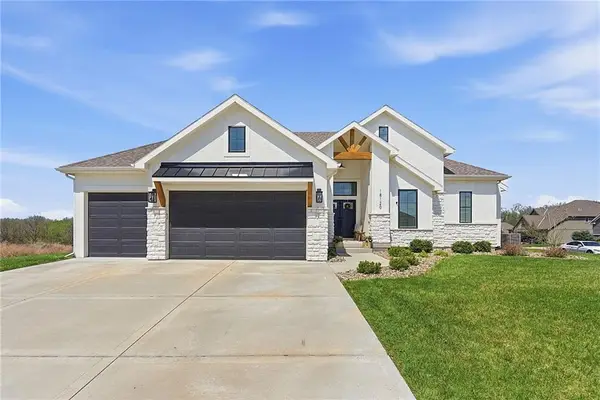 18120 N Peach Blossom Drive, Platte City, MO 64079
