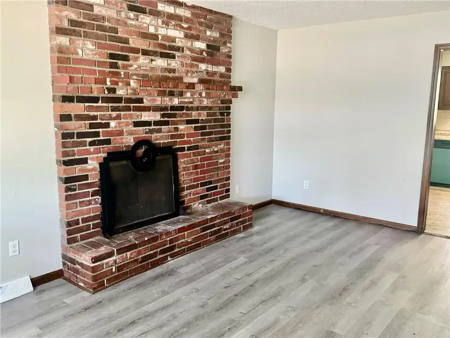 5406 Ditzler Avenue, Raytown, MO 64133 - #3