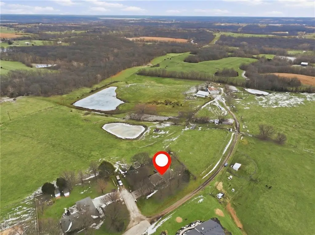 3910 Carter Drive, Smithville, MO 64089 - #1