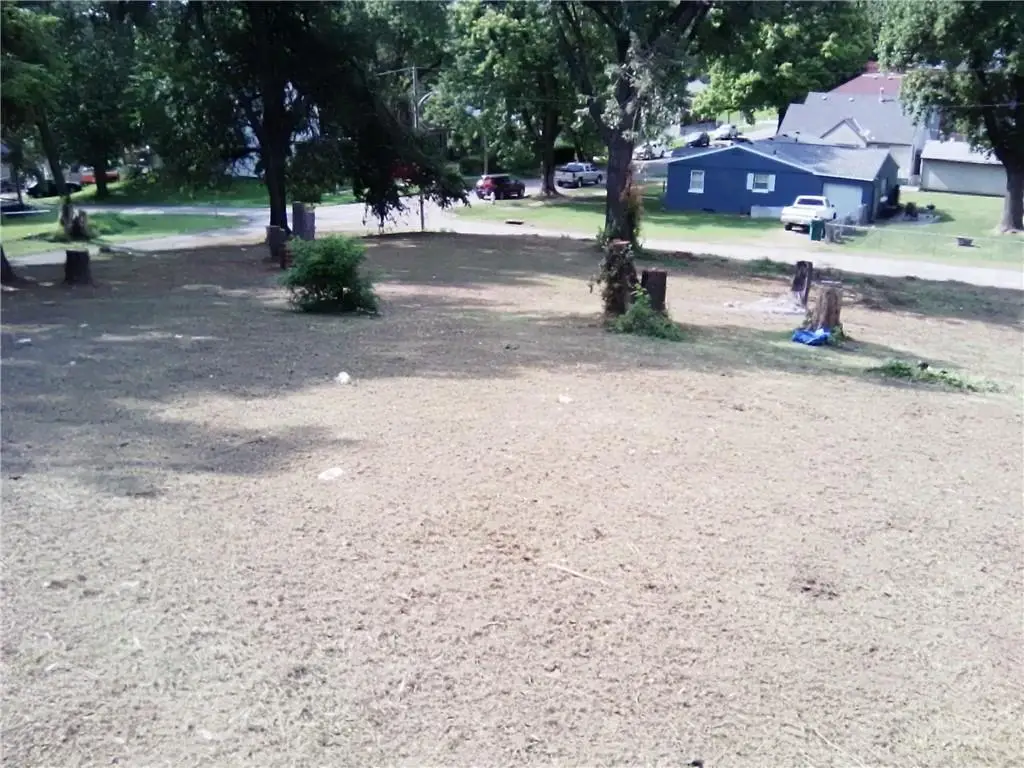 1601 S 18th Street, Saint Joseph, MO 64507 - #1