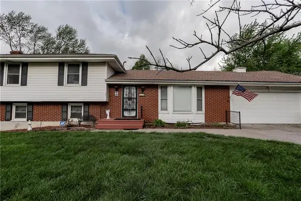 881 E 1st Street, Peculiar, MO 64078