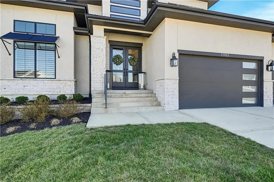 17021 Magnolia Street, Overland Park, KS 66221 - #3