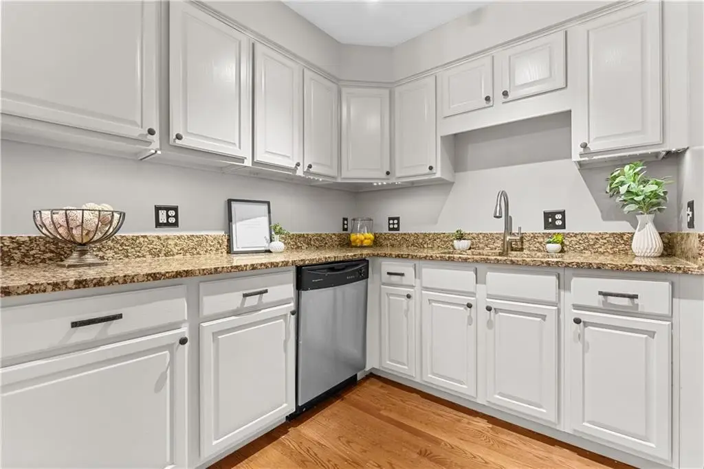 4942 Walnut Street #2 South, Kansas City, MO 64112 - #1