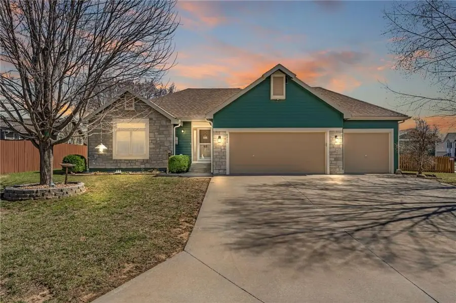 8455 Timber Ridge Street, De Soto, KS 66018 - #2