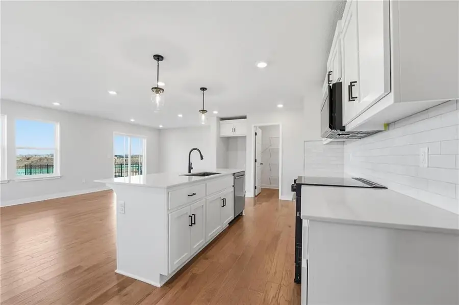 1403 S 4th Street E, Louisburg, KS 66053 - #2