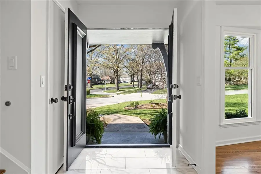 4509 W 93rd Street, Prairie Village, KS 66207 - #3