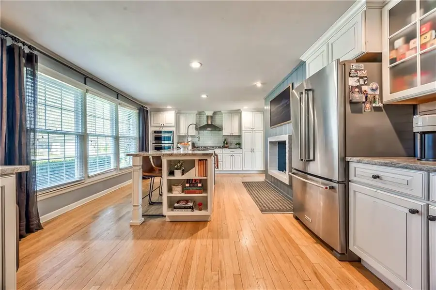 8345 Reinhardt Street, Prairie Village, KS 66206 - #2